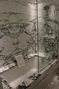 Another doorless shower, but this time with a deep tub!