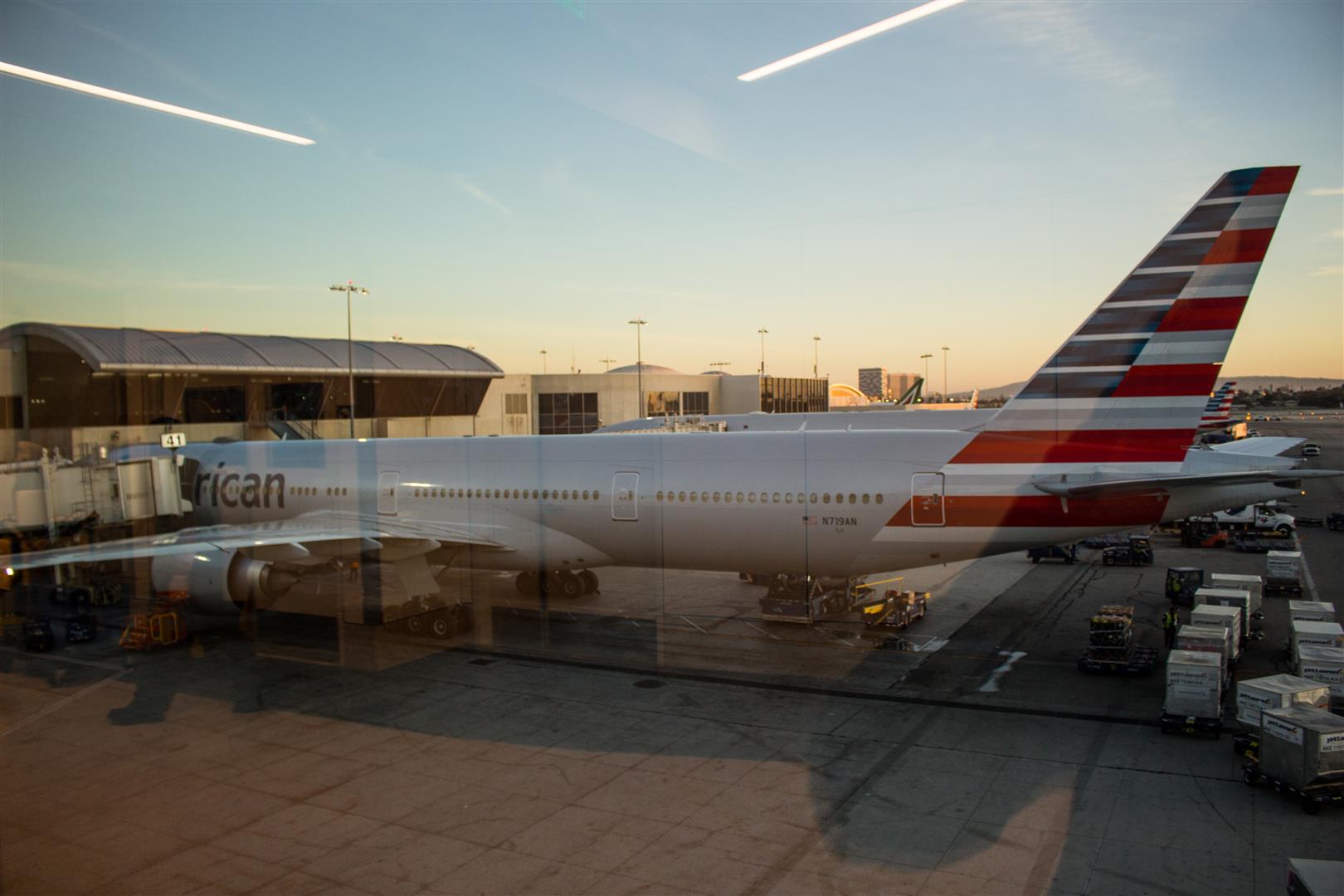 171217 AA LAX-LHR Flag IBC-28 (Large)