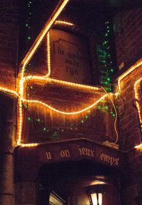 Au Bon Vieux Temps - It does not feature a well lit sign, but being at the end of the alleyway, you can't miss it!
